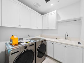 100 Glydon, Irvine CA 92618