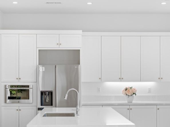 100 Glydon, Irvine CA 92618