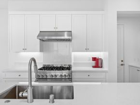 100 Glydon, Irvine CA 92618