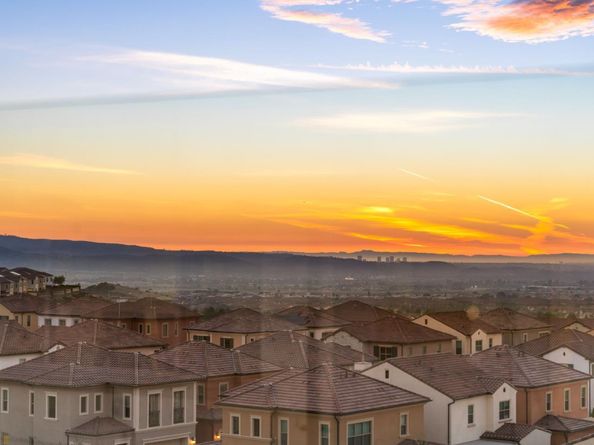 100 Glydon, Irvine CA 92618