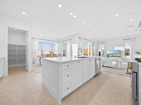 100 Glydon, Irvine CA 92618