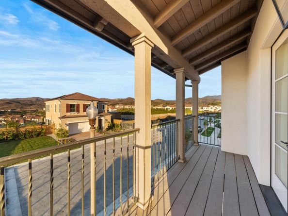 100 Glydon, Irvine CA 92618