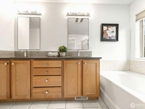 12211 NE 103rd Lane, Kirkland WA 98033