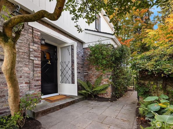 3938 NE Belvoir Place, Seattle WA 98105