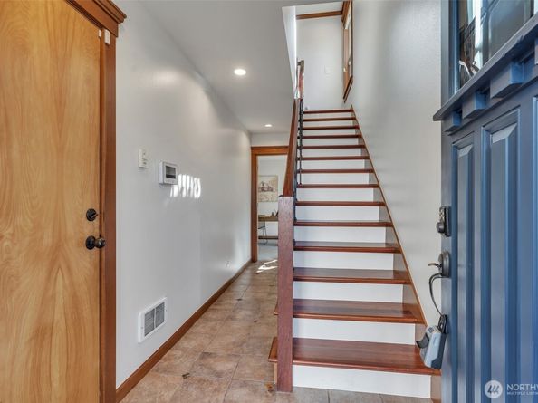 3043 59th Avenue SW A, Seattle WA 98116