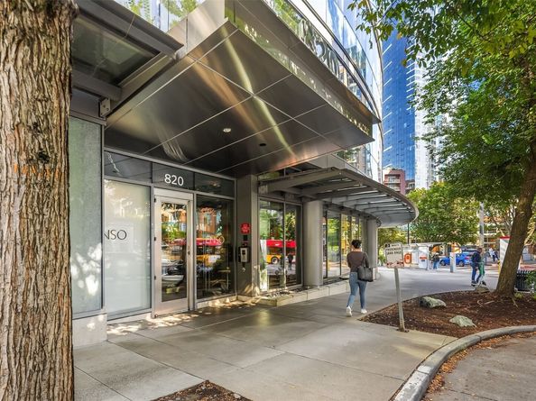 820 Blanchard Street 1209, Seattle WA 98121