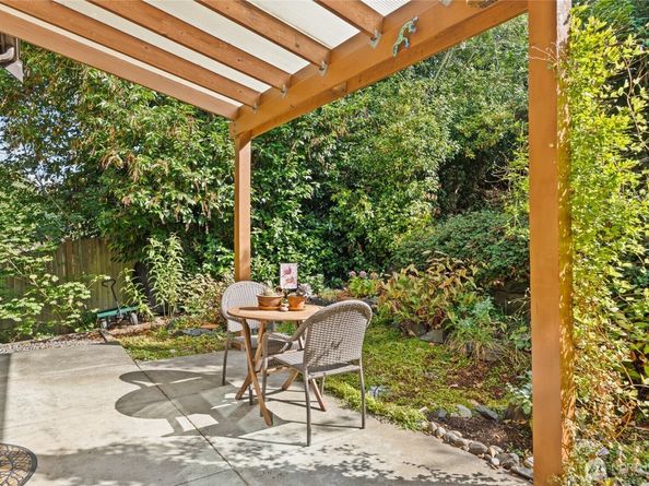 6000 17th Avenue SW 23, Seattle WA 98106