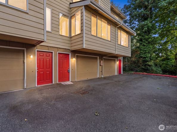 11802 98th Avenue NE B6, Kirkland WA 98034