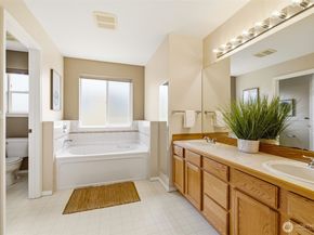 26826 118th Court SE, Kent WA 98030