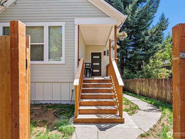 210 S Cambrian Avenue, Bremerton WA 98312