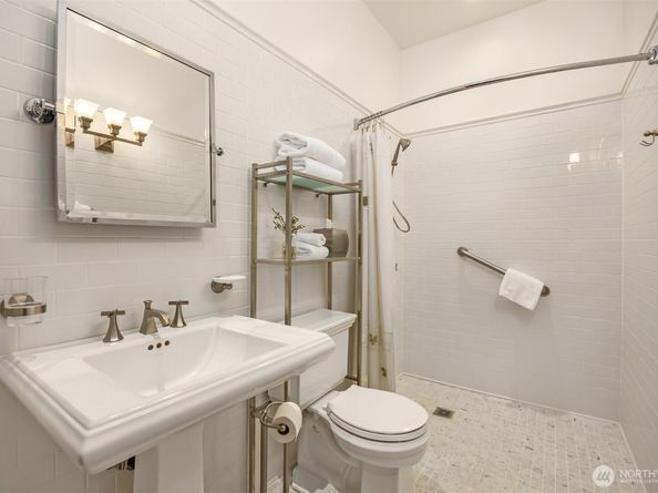 16790 Agate Point Road, Bainbridge Island WA 98110