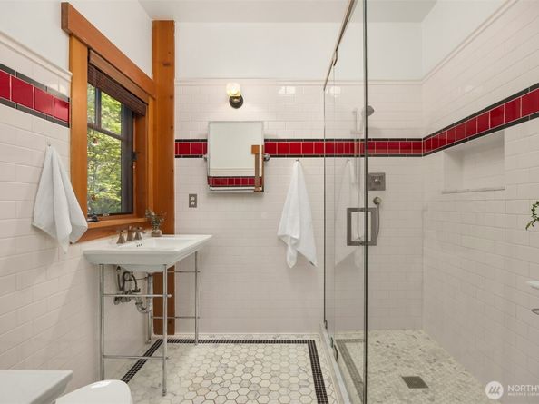 16790 Agate Point Road, Bainbridge Island WA 98110