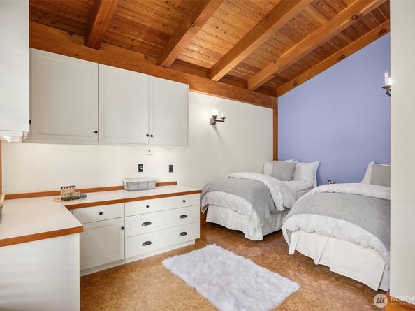 16790 Agate Point Road, Bainbridge Island WA 98110