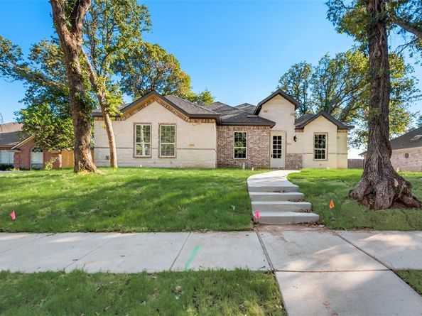 1408  Spinnaker Lane , Azle Texas 76020