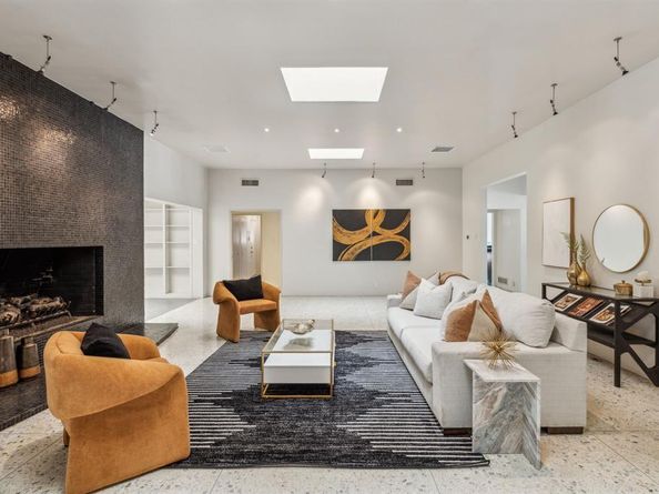 5511  Royal Lane , Dallas Texas 75229