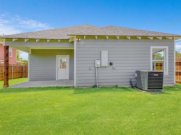 1101  Stella Street , Fort Worth Texas 76104