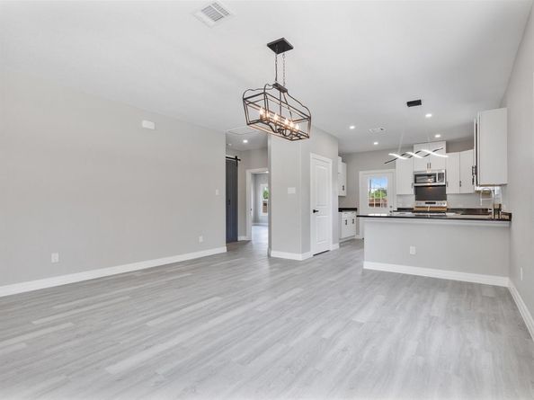 1101  Stella Street , Fort Worth Texas 76104