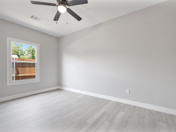 1101  Stella Street , Fort Worth Texas 76104