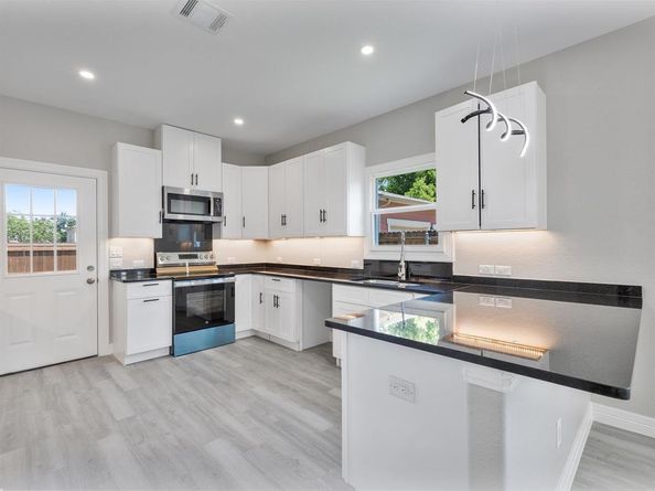 1101  Stella Street , Fort Worth Texas 76104