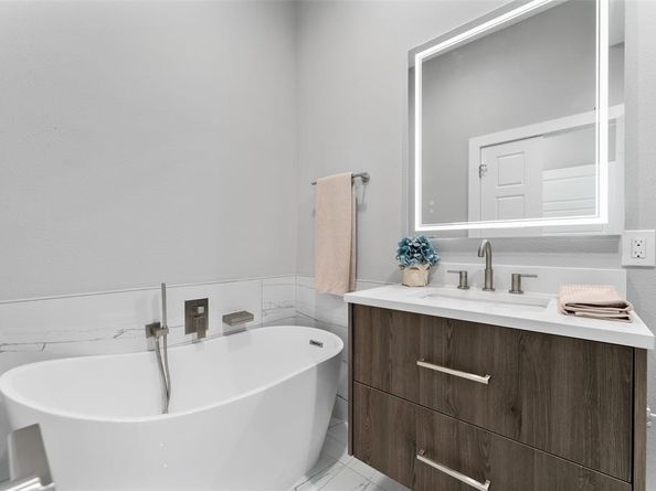 123  Merritt Street  14, Fort Worth Texas 76114