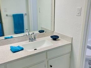 5212  Fleetwood Oaks Avenue  201 Bldg G, Dallas Texas 75235