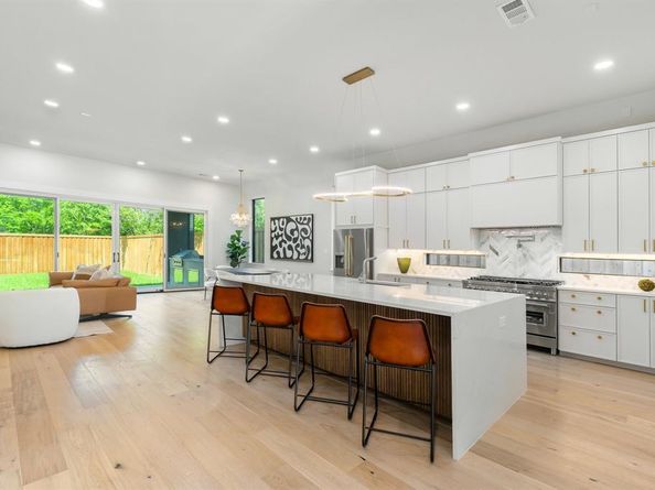 9409  Lenel Place , Dallas Texas 75220