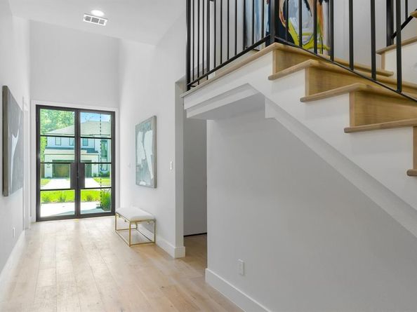 9409  Lenel Place , Dallas Texas 75220