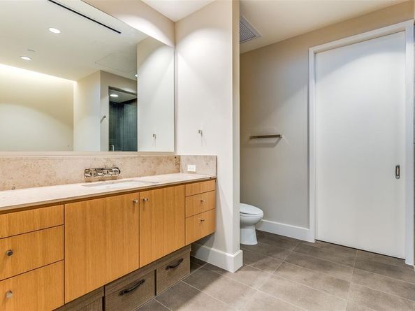 2408  Victory Park Lane  1131, Dallas Texas 75219