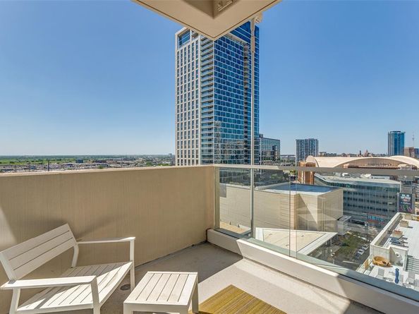 2408  Victory Park Lane  1131, Dallas Texas 75219