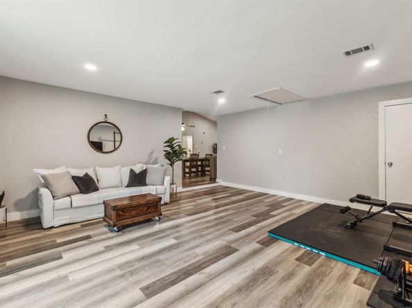 434  Jamestown Drive , Garland Texas 75043