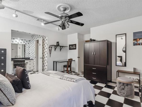 6  Crosslands Road , Benbrook Texas 76132