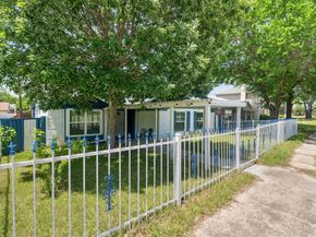 919  Brae Loch Drive , Dallas Texas 75217