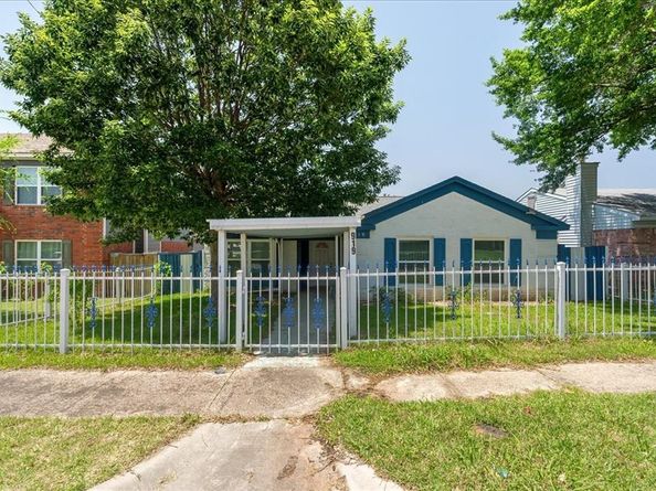 919  Brae Loch Drive , Dallas Texas 75217