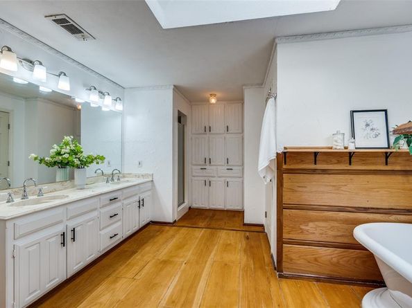 4212  joshua Lane , Dallas Texas 75287