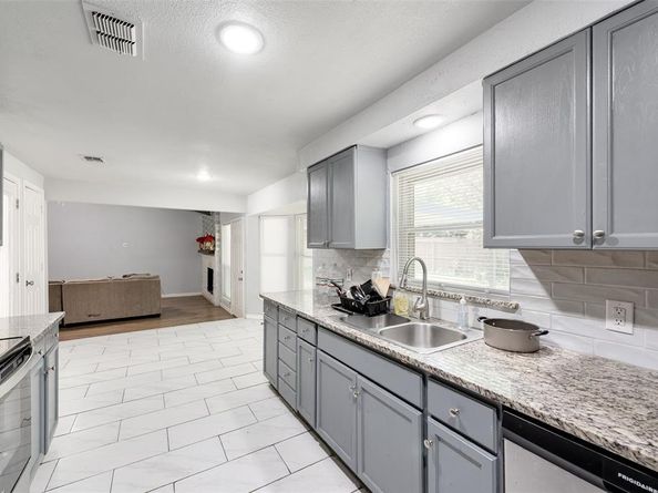 515  Brynmawr Court , Arlington Texas 76014