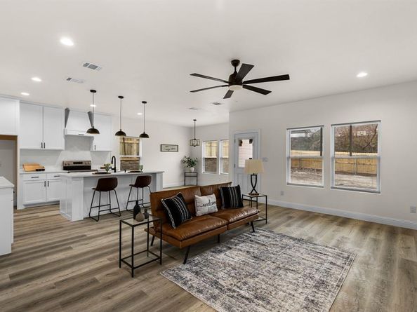 1910  Avenue B  , Fort Worth Texas 76104