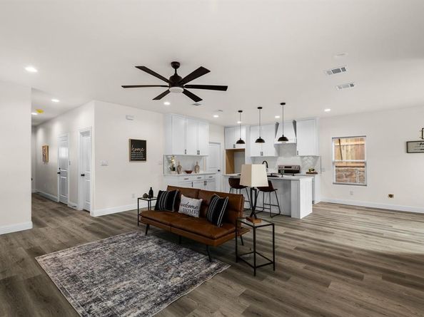 1910  Avenue B  , Fort Worth Texas 76104
