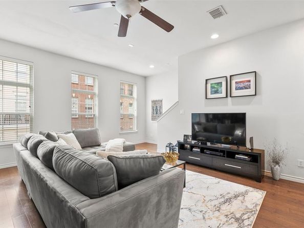 15814  Breedlove Place  137, Addison Texas 75001