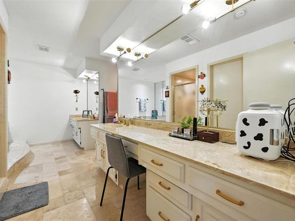 3222  Stonehenge Lane , Carrollton Texas 75006