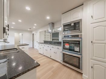903  Leslie Drive 