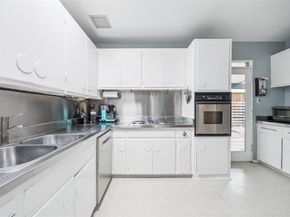 7046  Gaston Avenue , Dallas Texas 75214