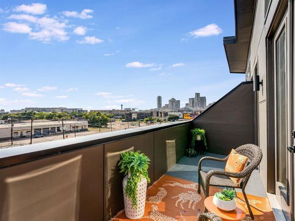 2080  Kelly   105, Dallas Texas 75215