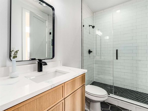 2080  Kelly   105, Dallas Texas 75215