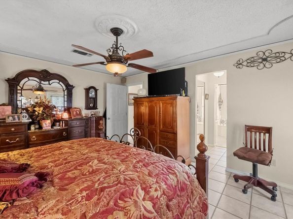 1005  Acorn Court , Arlington Texas 76012