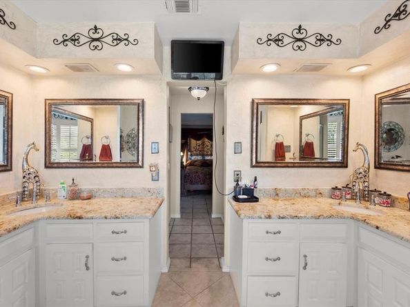 1005  Acorn Court , Arlington Texas 76012