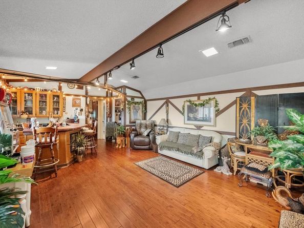 1005  Acorn Court , Arlington Texas 76012