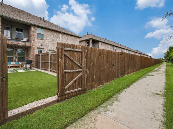 517  Hutchinson Lane , Lewisville Texas 75077