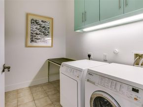 2211  Worthington Street , Dallas Texas 75204