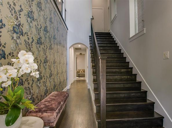 2211  Worthington Street , Dallas Texas 75204