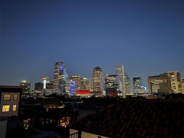 2211  Worthington Street , Dallas Texas 75204
